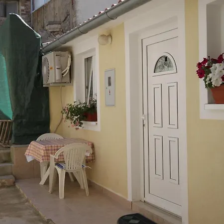 By The Sea 아파트